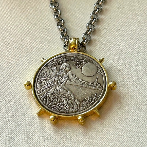 Coin necklace, Elegant Silver and Gold Pendant Necklace - Picture 3 of 8